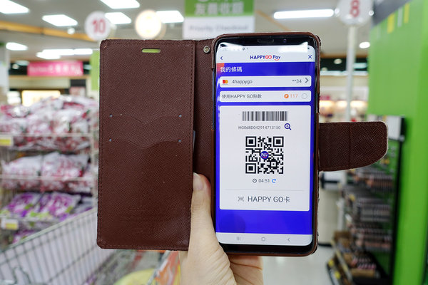 HAPPY GO Pay使用教學，最懂女人心的行動支付，週年慶血拚省很大，付款、電子發票載具、集點一次完成上手超容易