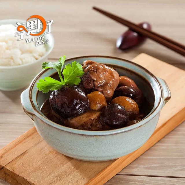 家庭菜餚新煮張 獨享份量更美味【欣光獨享手路菜系列 】醬燒香菇栗子雞(260/包)軟嫩雞肉融合栗子的特殊甘甜味燒煮收汁釋放出誘人香氣獨特江浙口味 放進嘴裡滿是幸福商品名稱：醬燒香菇栗子雞(本產品為裸包