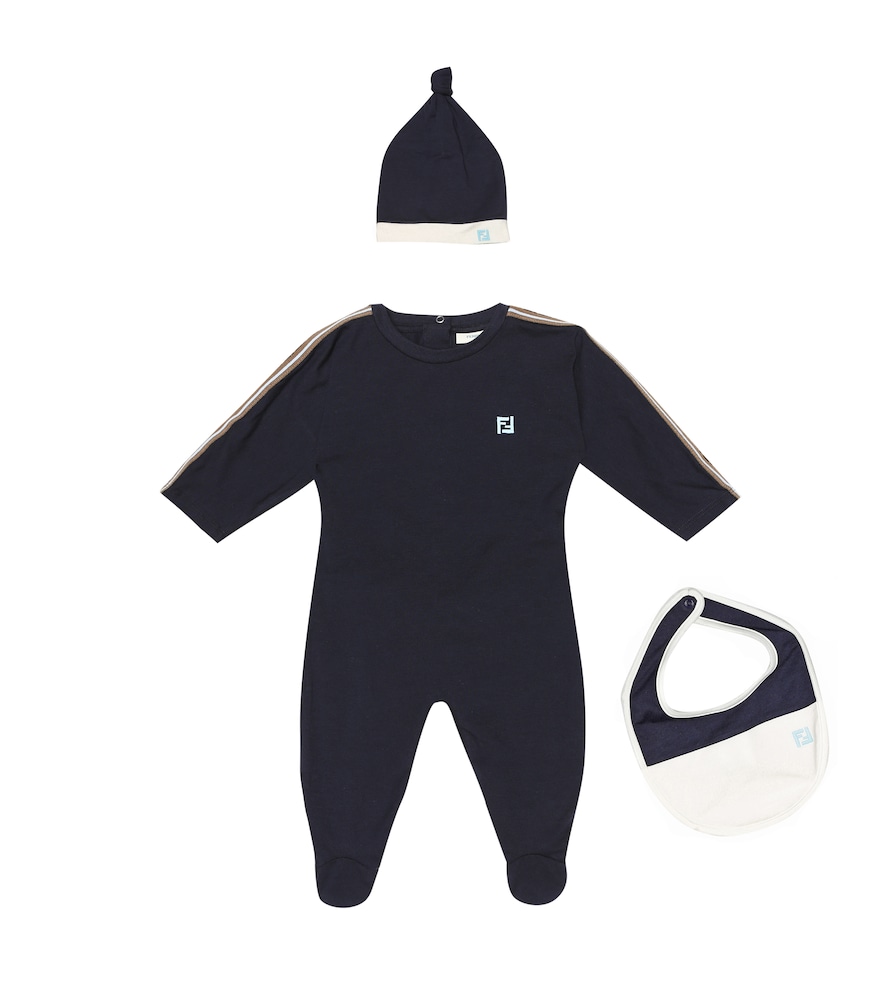 A charming gift option for expectant and new mothers alike, this set for babies from Fendi Kids come
