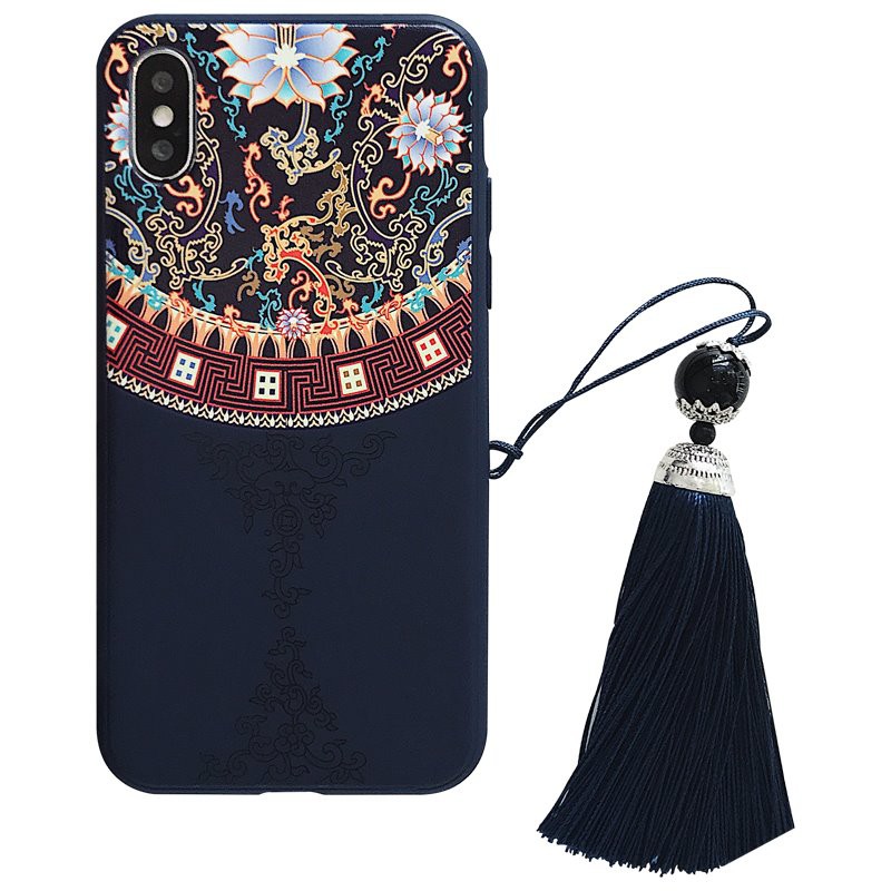 全包防摔軟殼 高雅宮廷流蘇垂吊掛飾貴氣逼人 今年最夯劇潮流必定入手的款式啊! 讓你走到哪都是注目焦點顏色：寶藍宮廷流蘇黑紅宮廷流蘇黃宮廷流蘇規格：iXsMaxiXRiX.iXsi7P.i8Pi7.i8