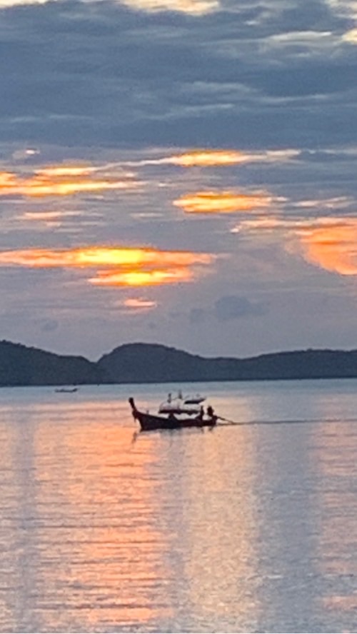 khanom bitch