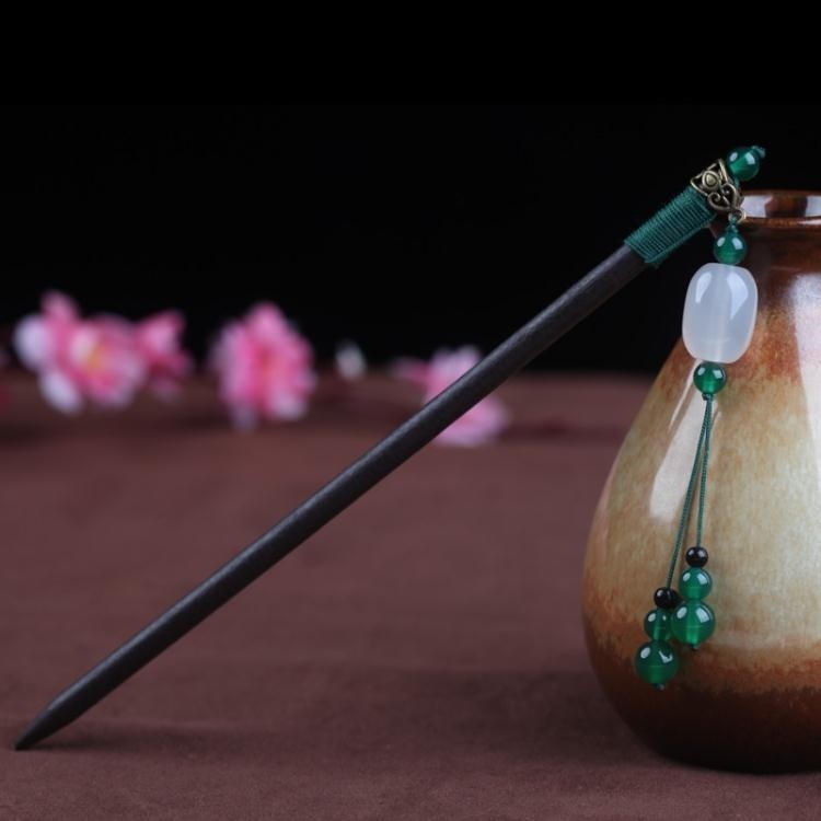 退換貨須知 若趕時間的話可先詢問客服有無現貨唷~ 下單前請再次確認選購的尺寸顏色款式規格等等 確認無誤後再進行下單避免造成您後續換貨上的困擾唷 賣場商品下單完成後臺灣現貨將會盡快為您安排寄出 宅配預計