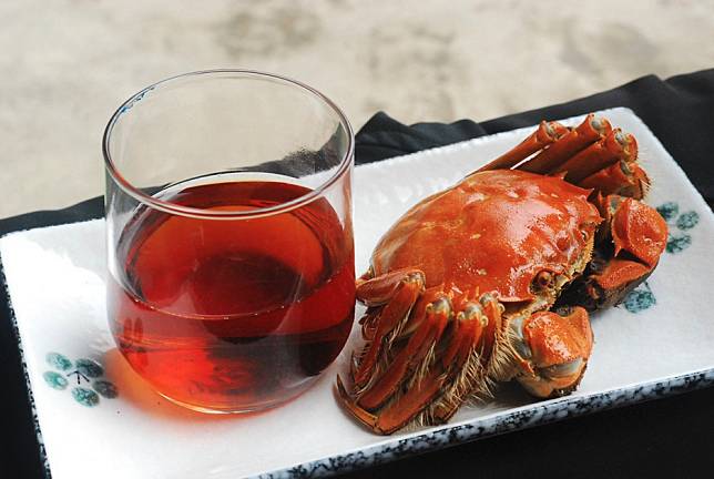 ▲湧哥的黃金大閘蟹榮獲苗栗縣優質大閘蟹評鑑，榮獲頭等獎及優等獎（圖/奧丁丁市集）