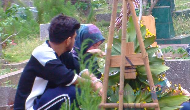 Perdana Ziarah Makam Aiora Dan Aiona Irish Bella Menangis