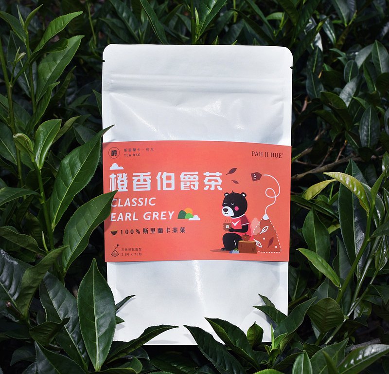 經典伯爵茶，是佛手柑與紅茶的完美結合 使用繁瑣提煉的佛手柑精油，融入 【 烏 瓦 】 的大葉種紅茶 有著淡淡橘橙芳香，讓茶葉更富層次口感。