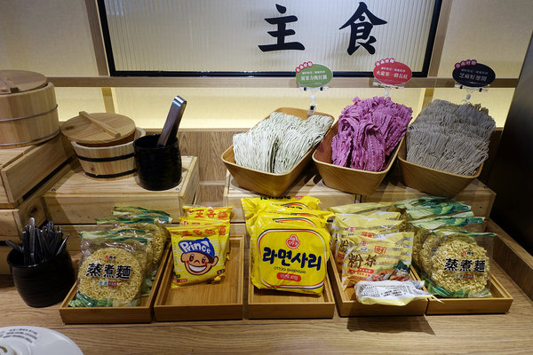 和牛涮日式鍋物放題台北忠孝東店(菜單價位、訂位、生日優惠、小孩收費)，聚餐或一個人都能享用的超值和牛三吃