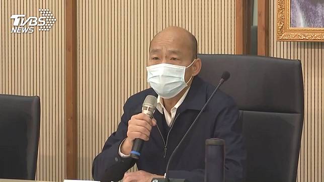高雄市長韓國於今(6)日召開記者會，針對疫情提出4大紓困計畫，希望中央能夠協助補助。(圖／TVBS)