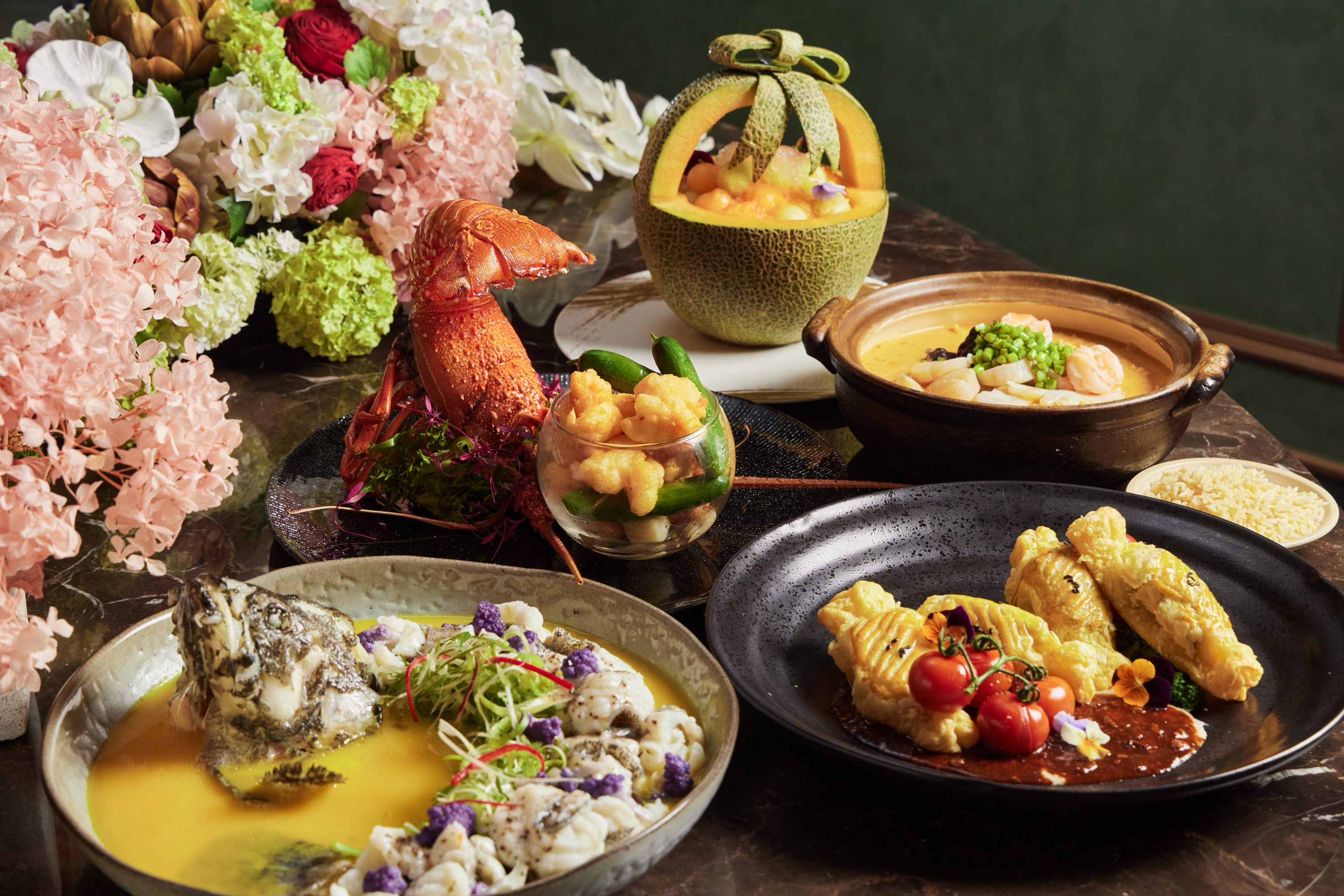 母親節套餐八成菜品使用頂級海鮮如：花膠、鮮蚵、烏魚子、鮑魚、龍虎斑、龍蝦、海膽等入菜，搭配南瓜、山藥等營養豐富的時蔬。（圖片提供/玖尹 Royal Joying Soirée）