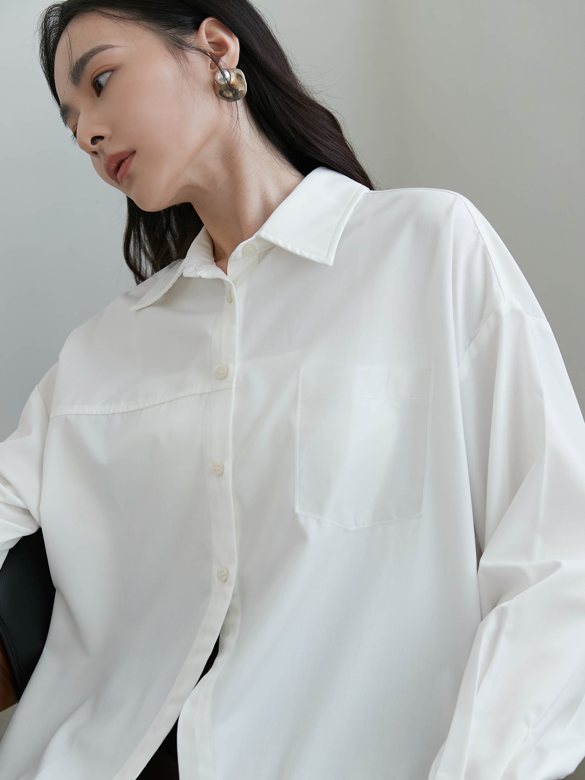 以保持商品型態。3.洗滌時，水溫請低於30℃。請勿用熱水浸泡，會有很大程度的縮水現象4.務必使用中性洗劑；浸泡時間不宜過長。5.請勿使用漂白劑、螢光增白劑及衣物柔軟劑，以免破壞布料。6.不可濕放，以免