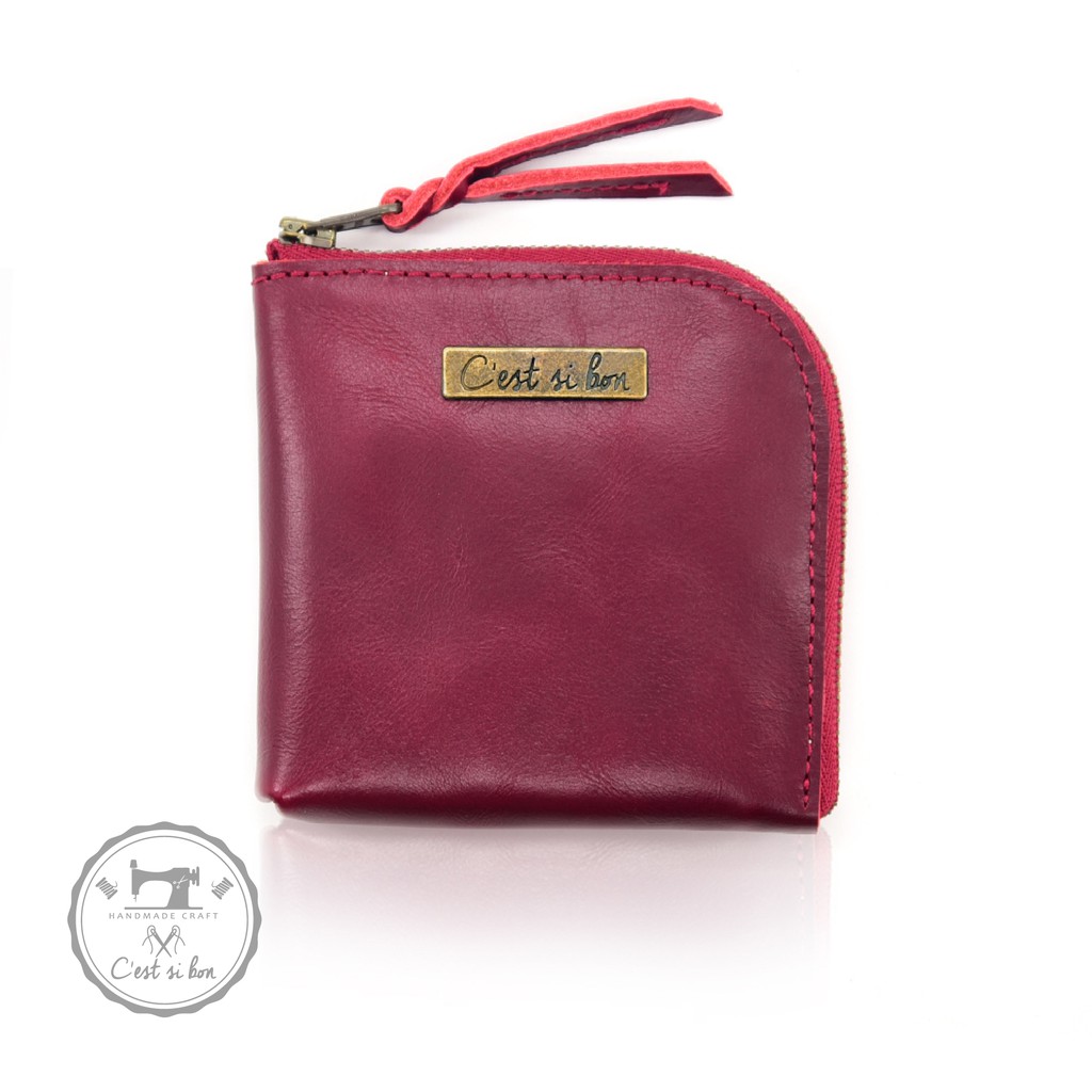 每個人都要有一個可放入口袋及一手可掌握的尺寸輕薄精煉卻滿足你的每日所需☛零錢專用口袋＋紙鈔卡片收納➤精選進口摔鞣頭層皮革，皮面隨著使用後顏色也會加深並更顯光澤亮度，充分展現個人風味。➤內部格層，將零錢