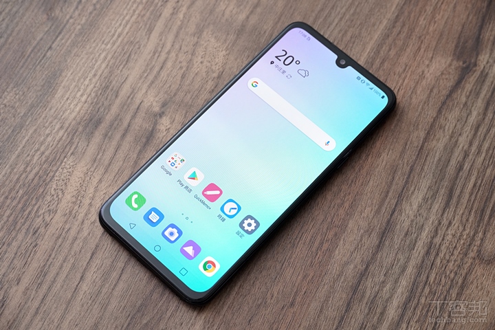 LG G8X ThinQ 動手玩，意外實用的雙螢幕手機