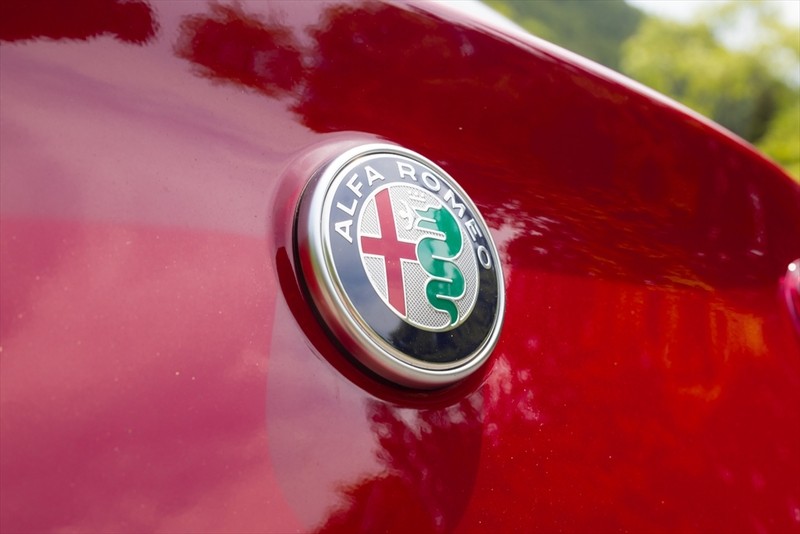 バイク女子 美環 アルファ ロメオでイタリアの官能性に触れる