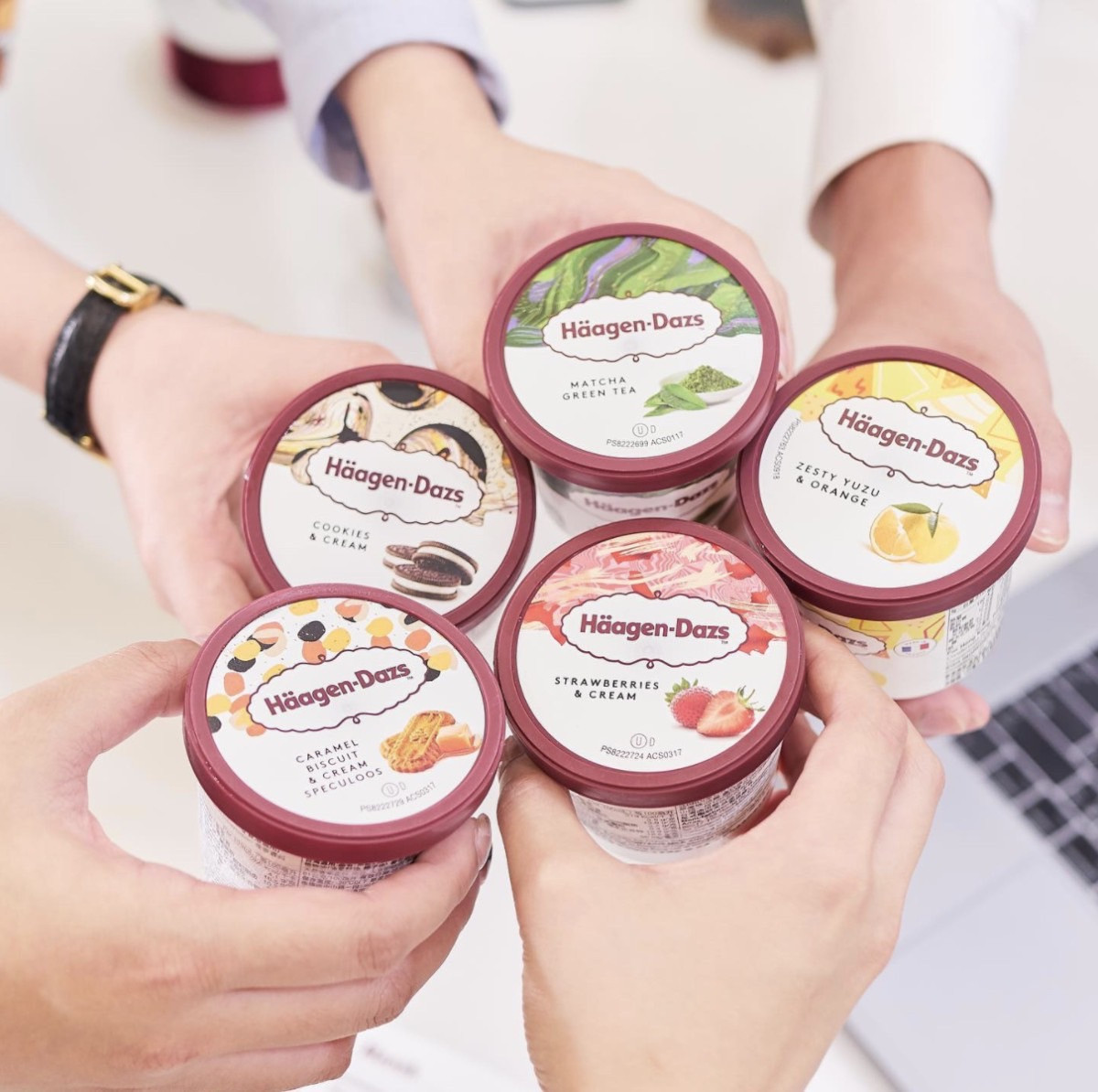 星巴克5折！蝦皮超狂優惠，星巴克「巧克力可可碎片星冰樂」、哈根達斯迷你杯皆5折入手