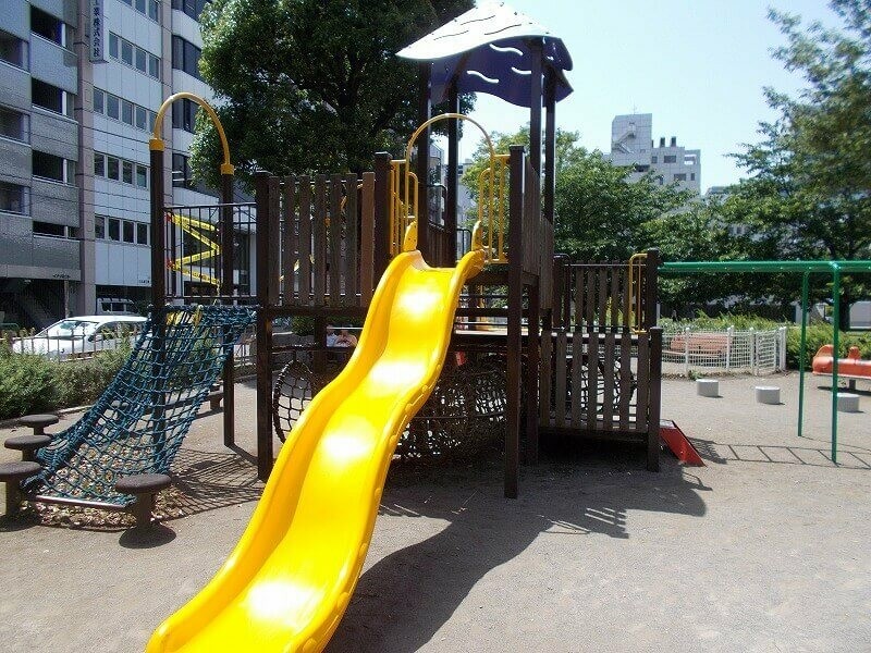 千代田区の1日遊べる公園6選 駅近で遊具 芝生広場 桜や紅葉も