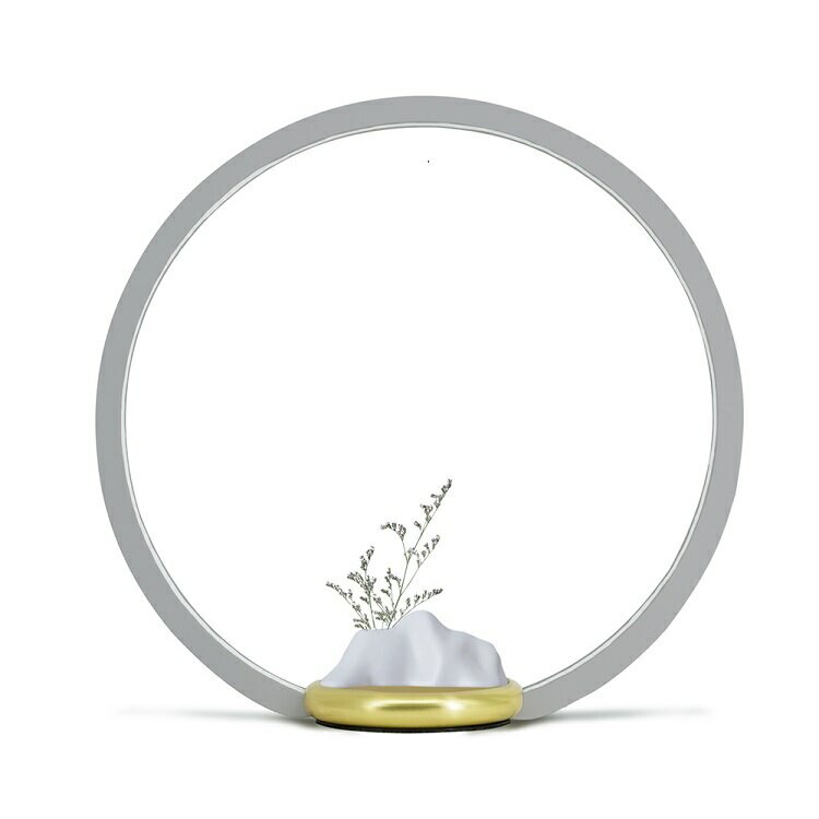 ● 三段式調光，隨意變身閱讀檯燈、床頭夜燈、或是客廳裝飾燈