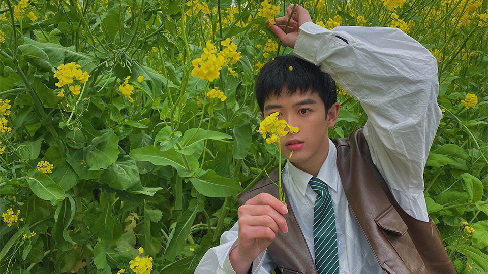 《以家人之名》演員古裝vs時裝：郁子陽(鄭舒然)