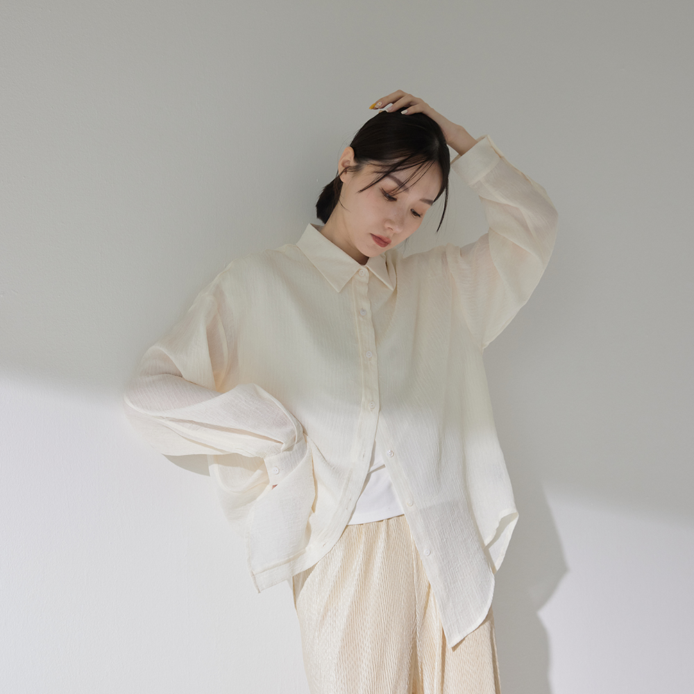 質感皺皺設計微透膚襯衫-杏