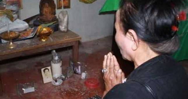 家中遭竊！屋主跪母骨灰前怨「沒保護好家裡」...遺物鑽戒突現