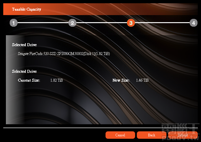 以 FireCuda 2TB 容量版本而言，使用者實際可用容量約為 1.819TB，透過調整容量可以增加隨機寫入性能與 SSD 使用壽命，但可用容量將下降至 1.46TB。