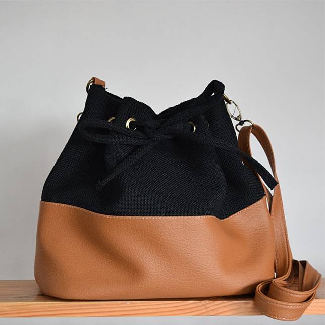 Tampil Trendi dengan Bucket Bag Yuk!