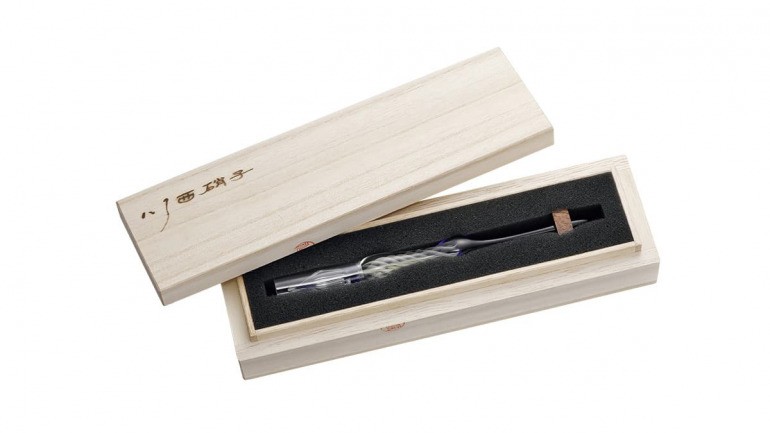 キラキラ輝く光の色彩が美しい北海道ニセコ町の工房・川西硝子の硬質