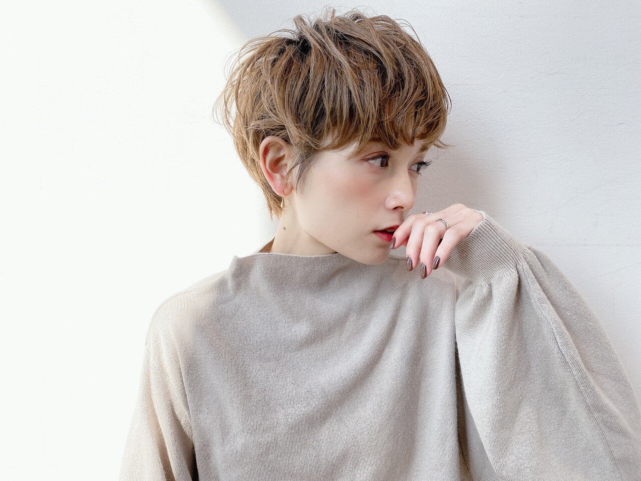 女性の もみあげ は少し残すのが今っぽい