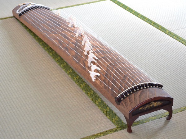 演奏動画 お箏は絃の数で音色が変わる チェロのような多彩な音色を奏でる 十七絃