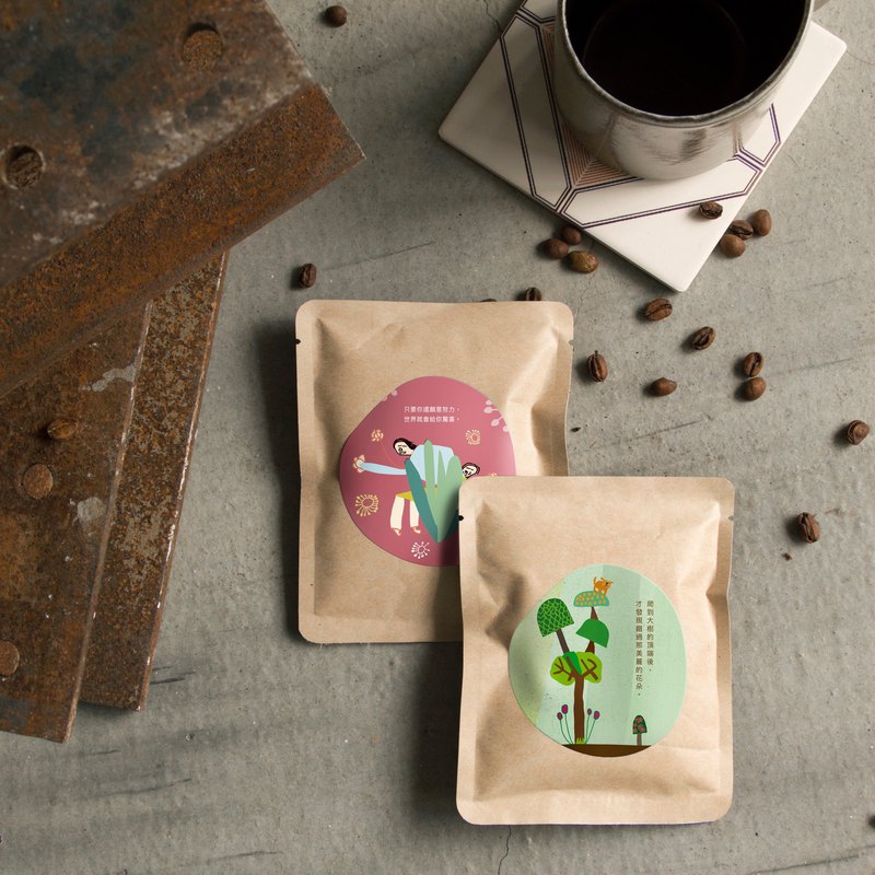 點點善嚴選來自公平貿易認證之咖啡豆，沖煮時香氣滿溢，入口微苦並口感濃郁滑順。 入口後，咖啡味慢慢轉為甘甜木質香氣餘韻圍繞；越喝越順口。