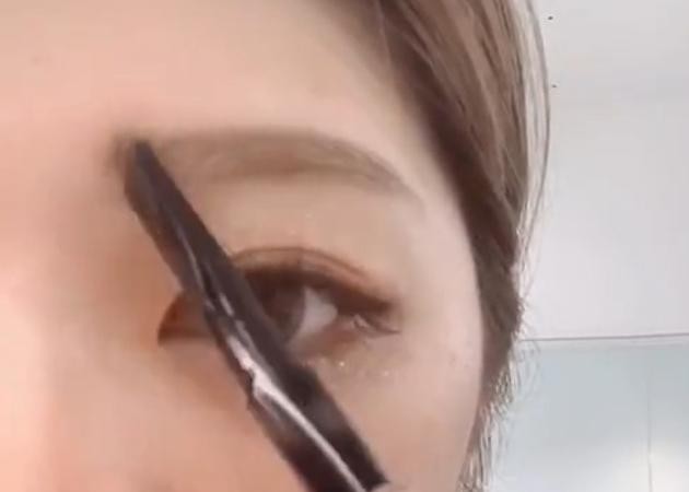 韓国風の眉毛は 眉尻 を意識 最旬アーチ眉 並行眉の書き方 C Channel