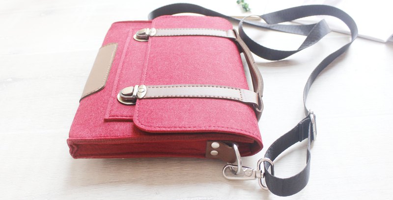 沒有複雜的線條奢華的外表，每一針一線，都是我們的一份心意。 在追求機簡和保護生態環境的驅動下，我們遠離矽膠和塑料，相反採用更有機的材料，讓每一個產品都有自己的獨特紋理和質感。