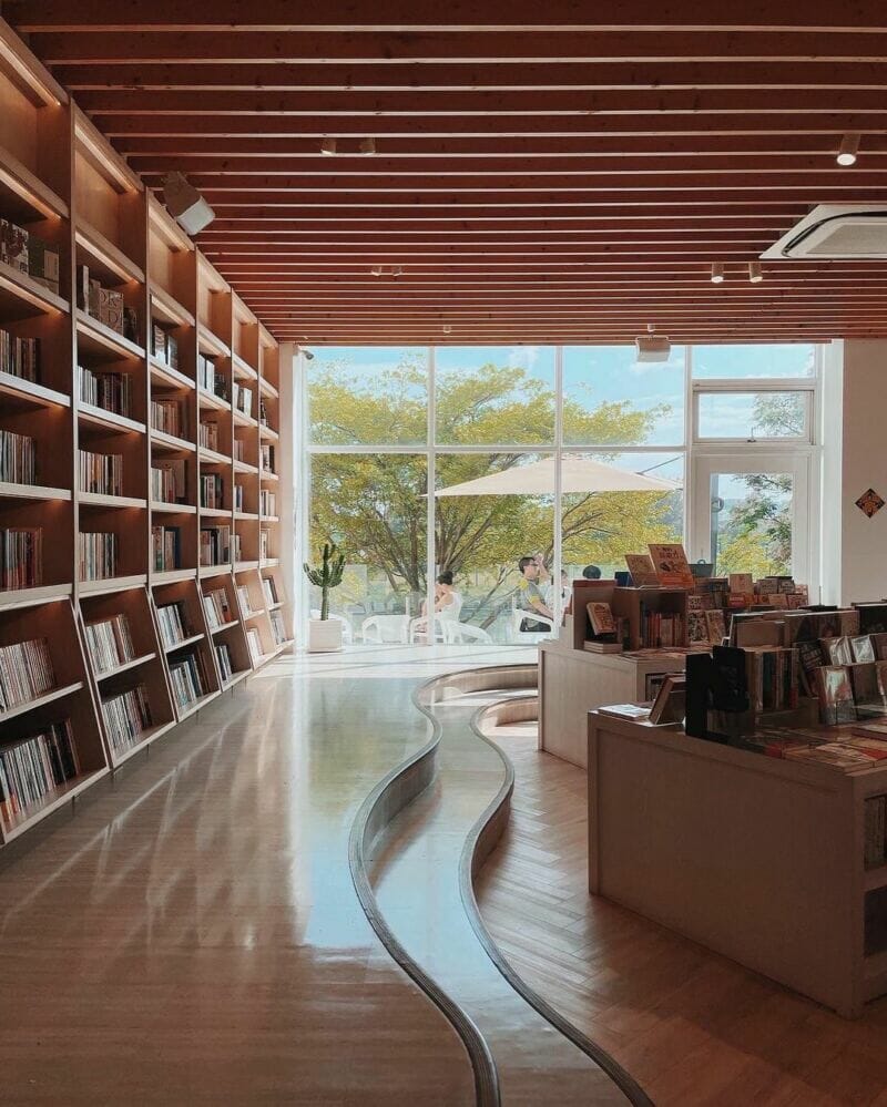 台南書店 烏邦圖書店