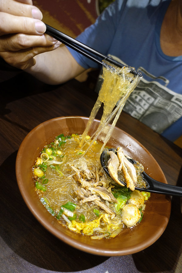 溪尾街美食-鼎街鴨香飯三重溪尾店，三重鴨肉飯，鴨香飯、韭菜鴨腸、炒鴨血，三重好吃鴨肉飯，好吃不貴可外送鴨肉飯