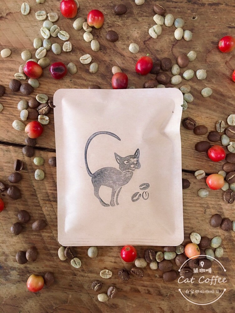 曼特寧(g1)咖啡豆 處理方式水洗豆 烘培程度中烘焙 產地蘇門達臘 風味&口感帶有淡淡的可可風味及莓果鳳梨百香果和水果酸味酸甜感豐沛 曼特寧(g1)耳掛咖啡 40入 重量11g / 包 沖泡方式 1.