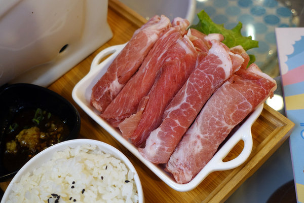 士林打卡餐廳-便所歡樂主題餐廳，士林網美下午茶餐廳，有廚師現點現做好吃餐點，價錢不貴好拍好玩，適合聚會、包場的士林ig打卡餐廳