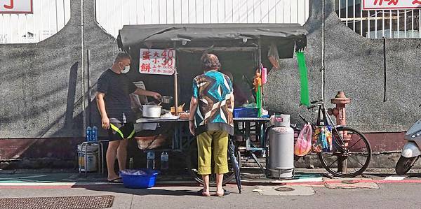 【中和美食】中和員山路無名手工蛋餅攤車-吃了會讚不絕口的美味手工蛋餅