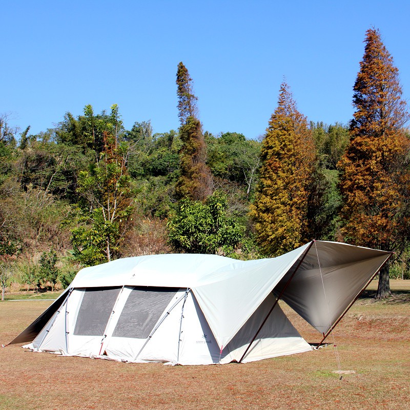 空氣無法對流，導致悶熱C.台灣營地帳與帳間距離很近，因此後門因為距離不足或隱私關係而無法打開通風對流2.下大雨客廳前緣噴水進帳671屬SP的標準版產品。因此並沒有三角雙翼來擋雨，因此造成此種現象3.下