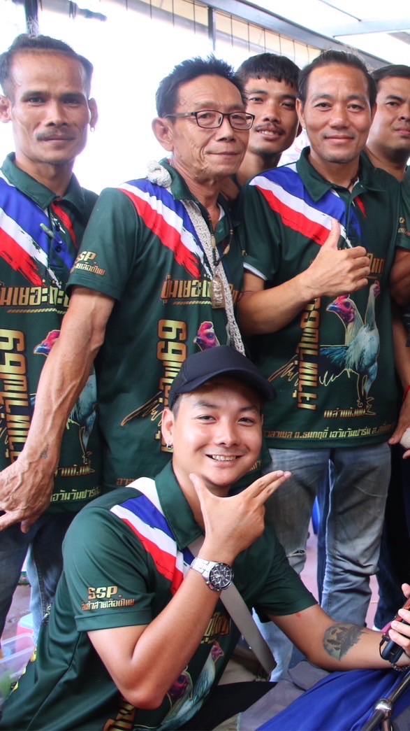 ซุ้มส.เพชรรัตน์ เจริญฟาร์ม