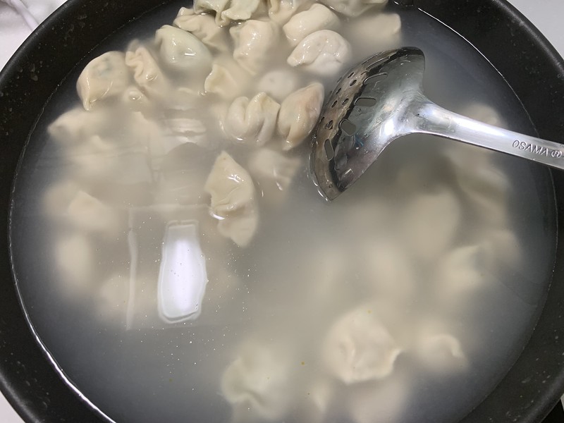 宵夜解饞的好夥伴！月售15萬顆的鮮食煮藝-爆汁手工水餃美味又好吃，真的太幸福啦 @秤瓶樂遊遊