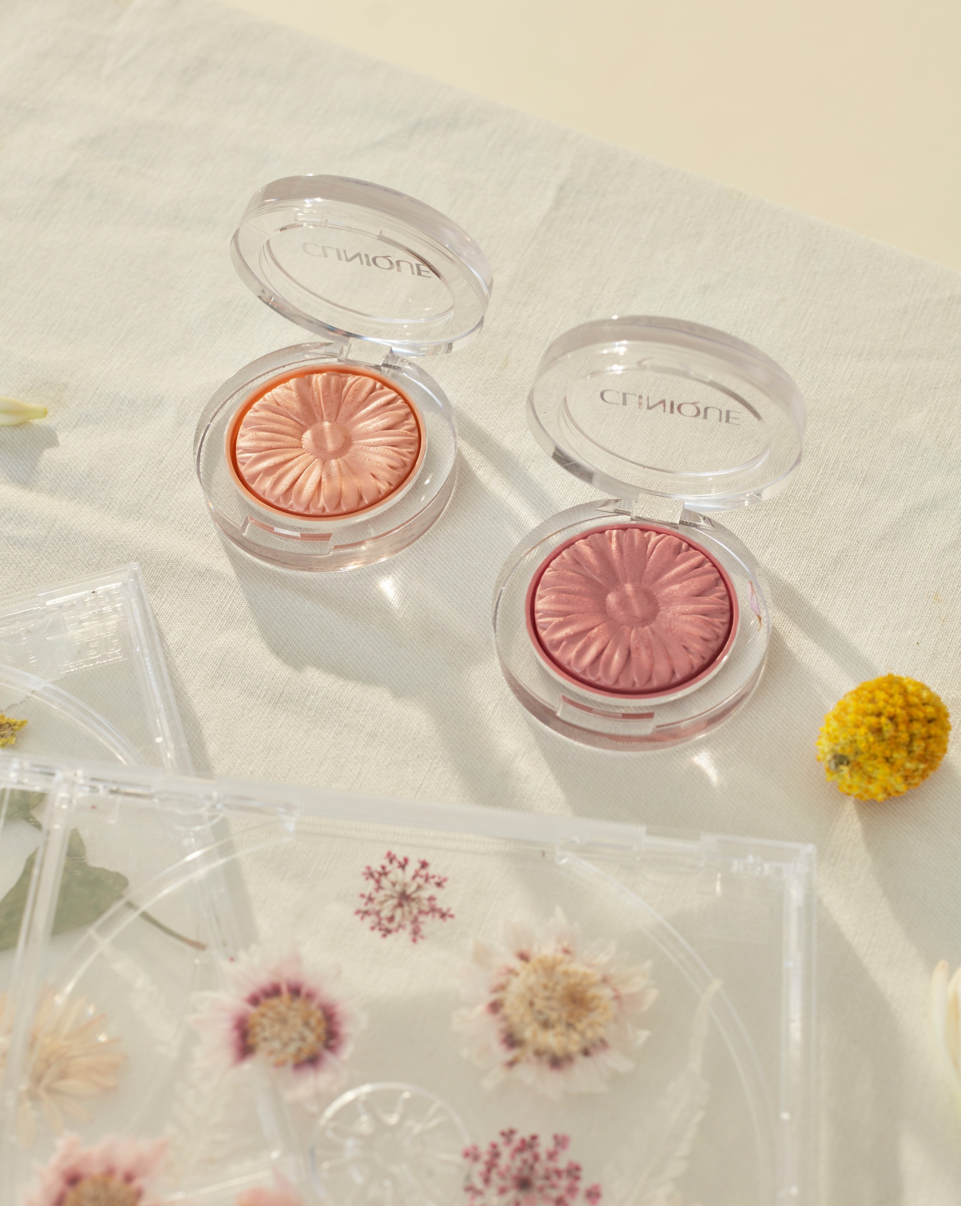 倩碧小花腮紅禮盒組包含腮紅1個及襯衫1件/(!)腮紅保存期限請參詳外包裝