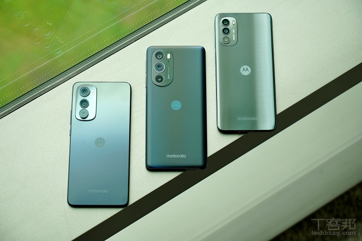 左至右分別為 moto edge 30、edge 30 pro、g82。