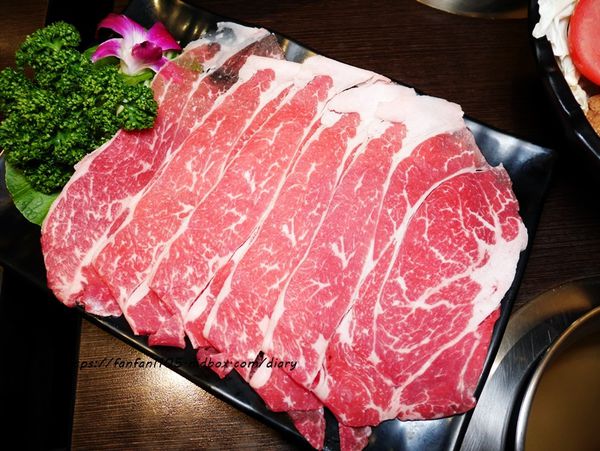 【中和美食】鮮來一鍋 #霜降牛肉 #活跳蝦 #雙人套餐680元 #不收服務費 #自助吧無限供應 (2).JPG