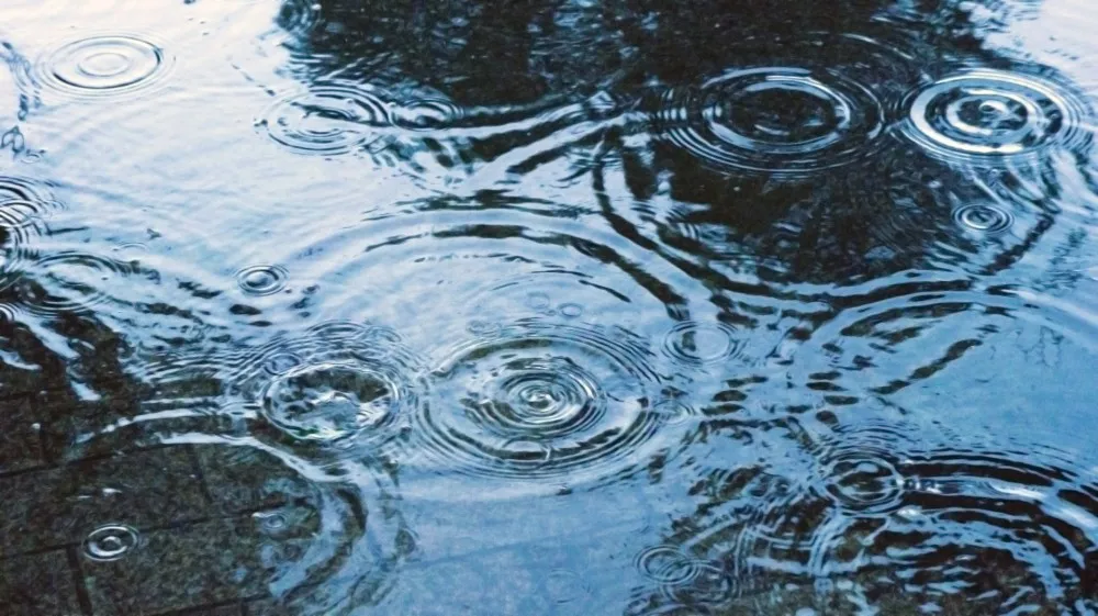 ▲ 圖8：雨天時留意雨水流入鏡頭／出自Photo-ac