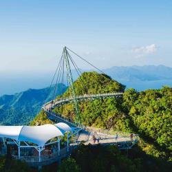 土產、巧克力遊覽車上會銷售具有當地風味的土產與紀念品，您可就需求及意願來購買。旅行社字號:歡樂旅行社股份有限公司交觀綜2138號品保北1785號備註:1.本行程最低出團人數為10人以上(含)，最多為4