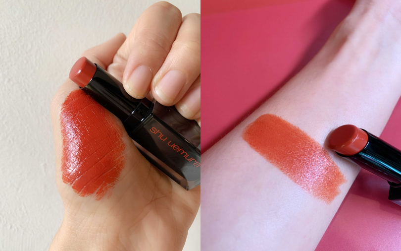 有著無敵滋潤顯色度的「無色限釉光精油唇膏 #0R595」是楓葉紅棕色，在紅茶唇色中是少見的光澤感妝效。（圖／吳雅鈴攝）