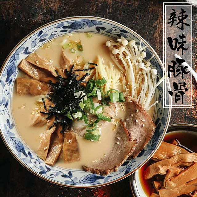 湯頭取用新鮮食材萃取熬煮而成麵體是以日本頂級生拉麵標準生產不含防腐劑、食在安心喜愛美食的你，在家也能輕鬆煮吃日本道地的好味道