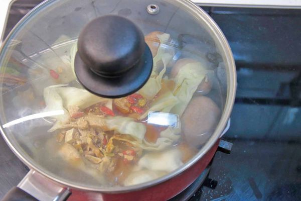 味王大食客-酒香燒雞湯麵、蔥燒牛肉湯麵、蒜香豚骨湯麵-宵夜美食免出門在家輕鬆用泡麵煮出餐廳級的美味小火鍋