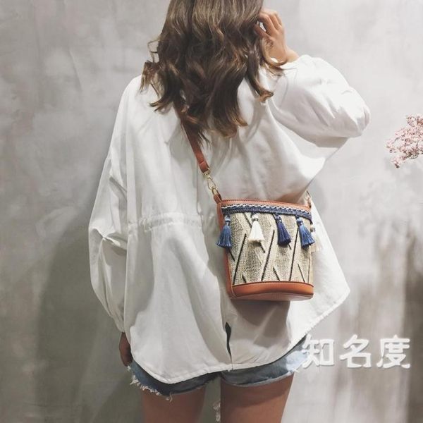 沙灘編織包 上新小包包仙女2019夏天新款森系草編流蘇水桶包單肩斜挎沙灘包潮 2色