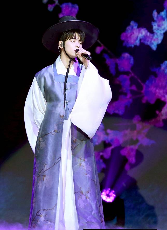 車銀優穿著古裝深情演唱。記者余承翰/攝影