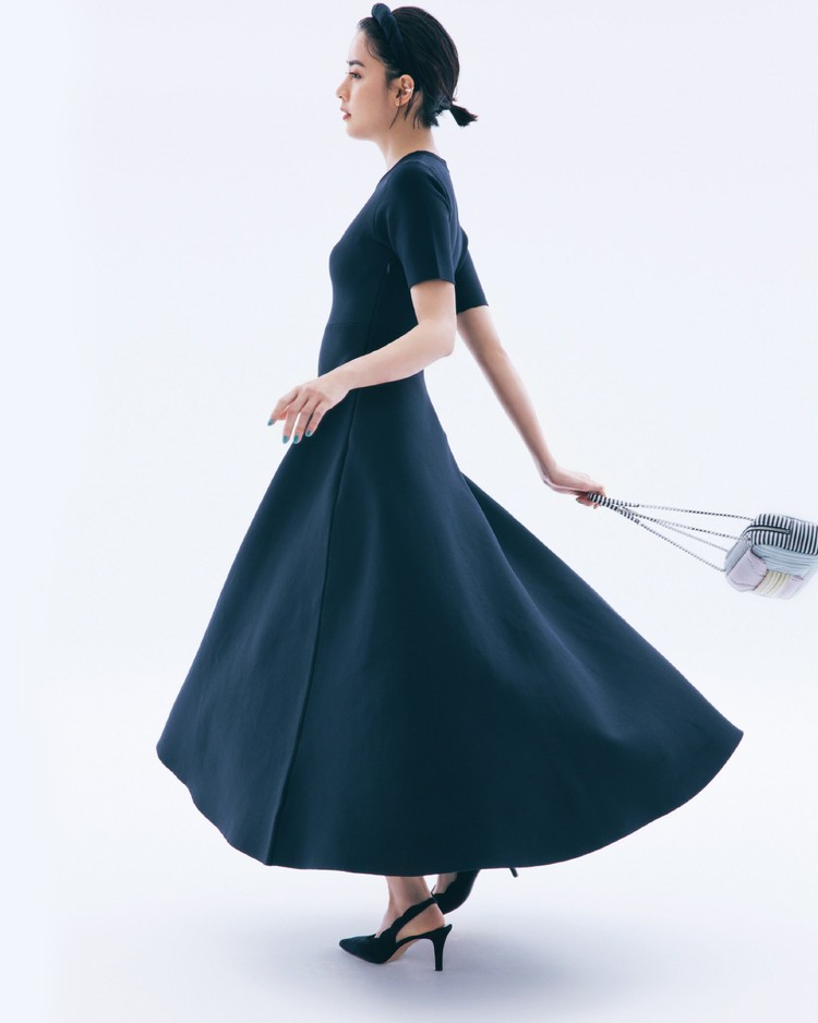 月曜日は 一枚で自信をくれるスタイルアップワンピース 30代今日のコーデ