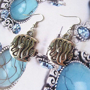 複古古銀色精致ABS小魚耳環